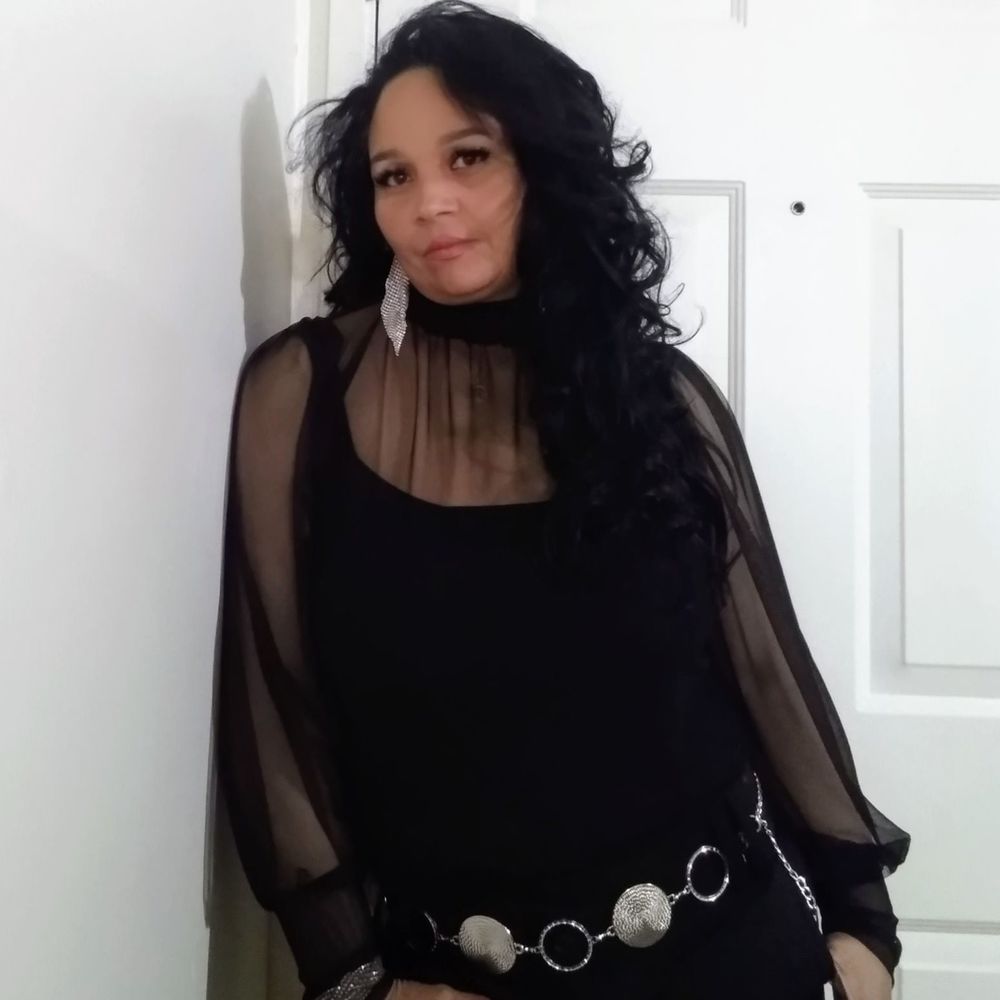 Meet your Posher, Pakita